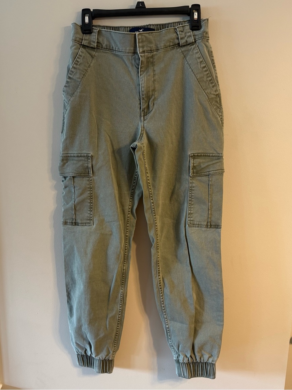 Hollister Cargo Joggers in Olive